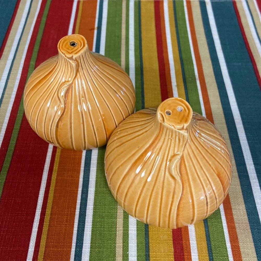 Ron Gordon Designs whole onion S&P shakers